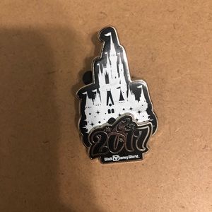 DISNEY WORLD 2017 CASTLE PIN